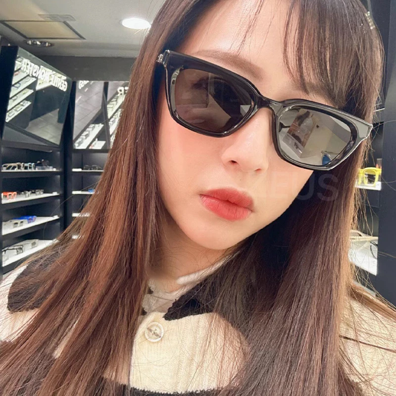 

Yuumi Hue Sunglasses For Women Mens Black Eyewear Cat eye MGlasses Spy Fashion Oversized Luxury Designer Brand Jennie Korea