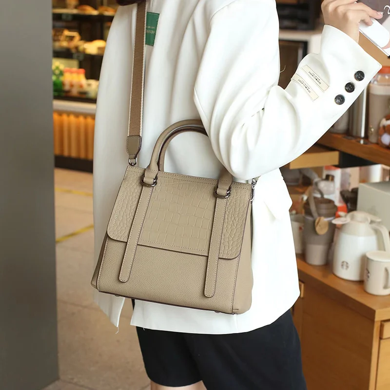 Fashion Exquisite Shopping Bag Retro Casual Women Messenger Bags Female Leather Solid Color Chain Handbag for Women 2022