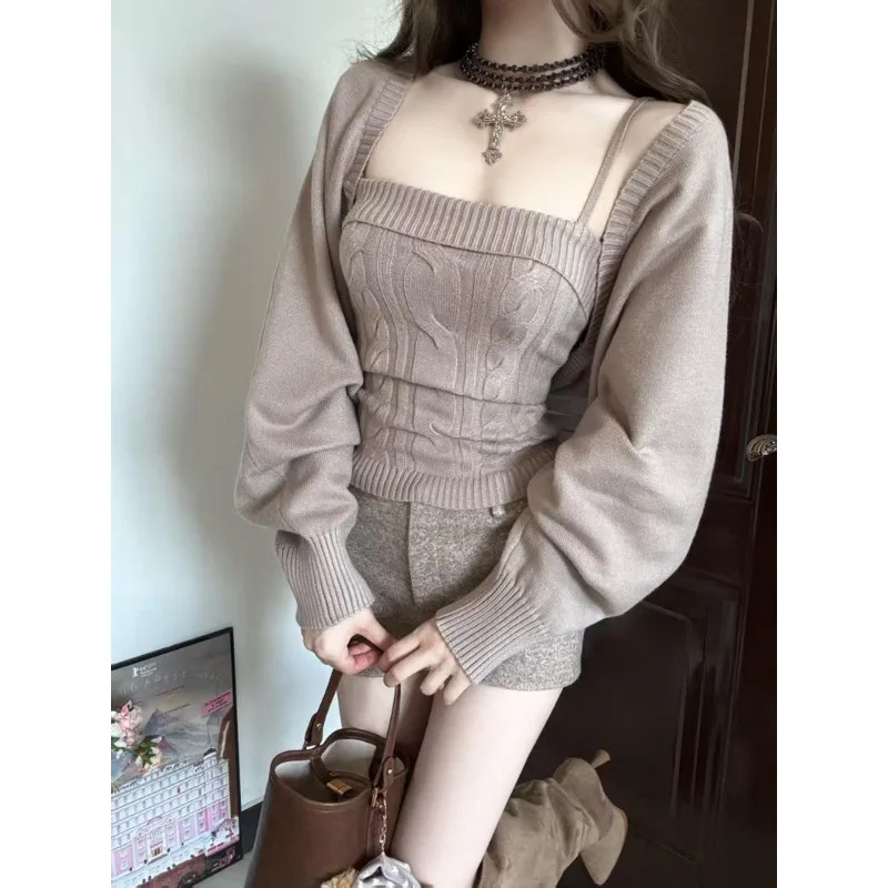 Фото Модный костюм Desire Style: Новинка осенне-зимнего сезона – вязаный комплект из двух предметов с узором «косичка», приталенный, с рукавами-фонариками и шалью №2