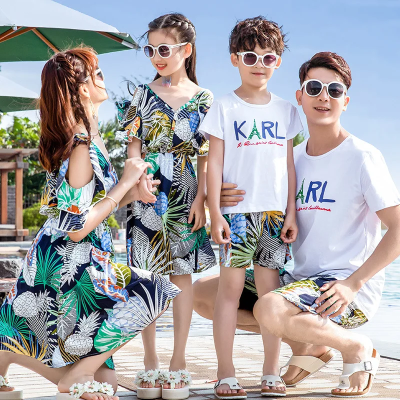 

Family Matching Outfits Summer Mother Daughter Beach Dresses Dad Son T-shirt+Shorts Family Look Seaside Couple Matching Clothing