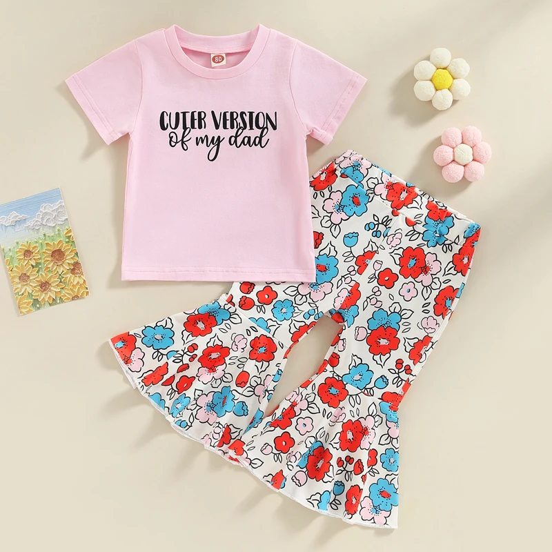 

Летний комплект из двух предметов для маленьких девочек, футболка с коротким рукавом и буквенным принтом + расклешенные штаны с цветочным п...