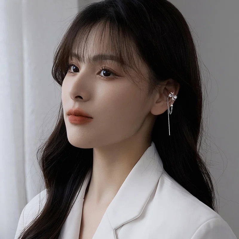 Серебряный циркониевый бант зажим для ушей женский летний с кисточкой милый