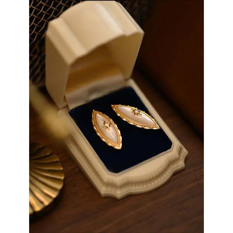 

2023 New arrivals Vintage Original Design "Star Eye" Natural Fritillaria Ear Stud French Luxury Retro Earrings for Women Gift