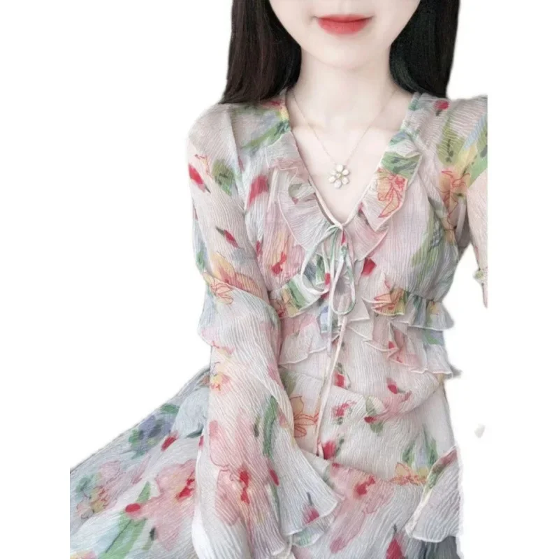 Шифоновое платье с v-образным вырезом во французском стиле и длинными рукавами