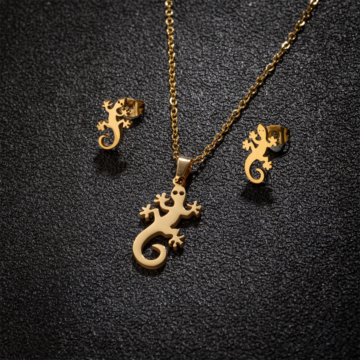 Комплект из серег и ожерелья в виде ящерицы серебро 2024 пробы