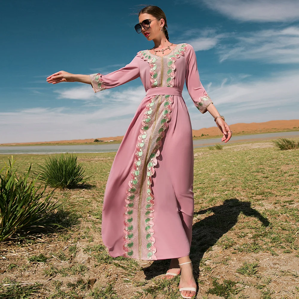 Women's Spring and Summer Muslim Elegant Pink Embroidered Spangled Robe Turkish Abaya Arab Islamic Women Moroccan Kaftan Dress