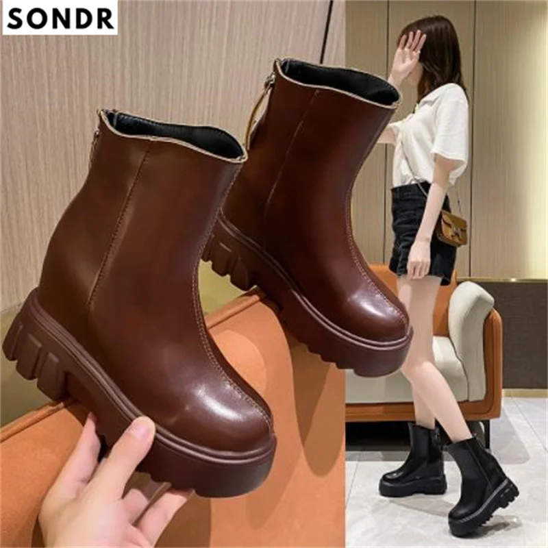 

Женские ботинки Martens в британском стиле, новинка осень-зима 2022, модные женские ботинки на толстой подошве, ботинки для дымохода на молнии сза...