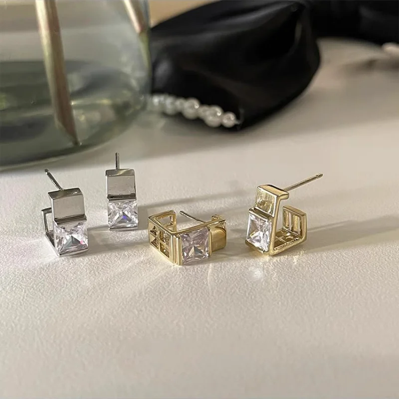 

Minar Exquisite Gold Silver Color Metal Square Geometric Earring for Women Spark CZ Cubic Zirconia Hoop Earrings Wedding Jewelry