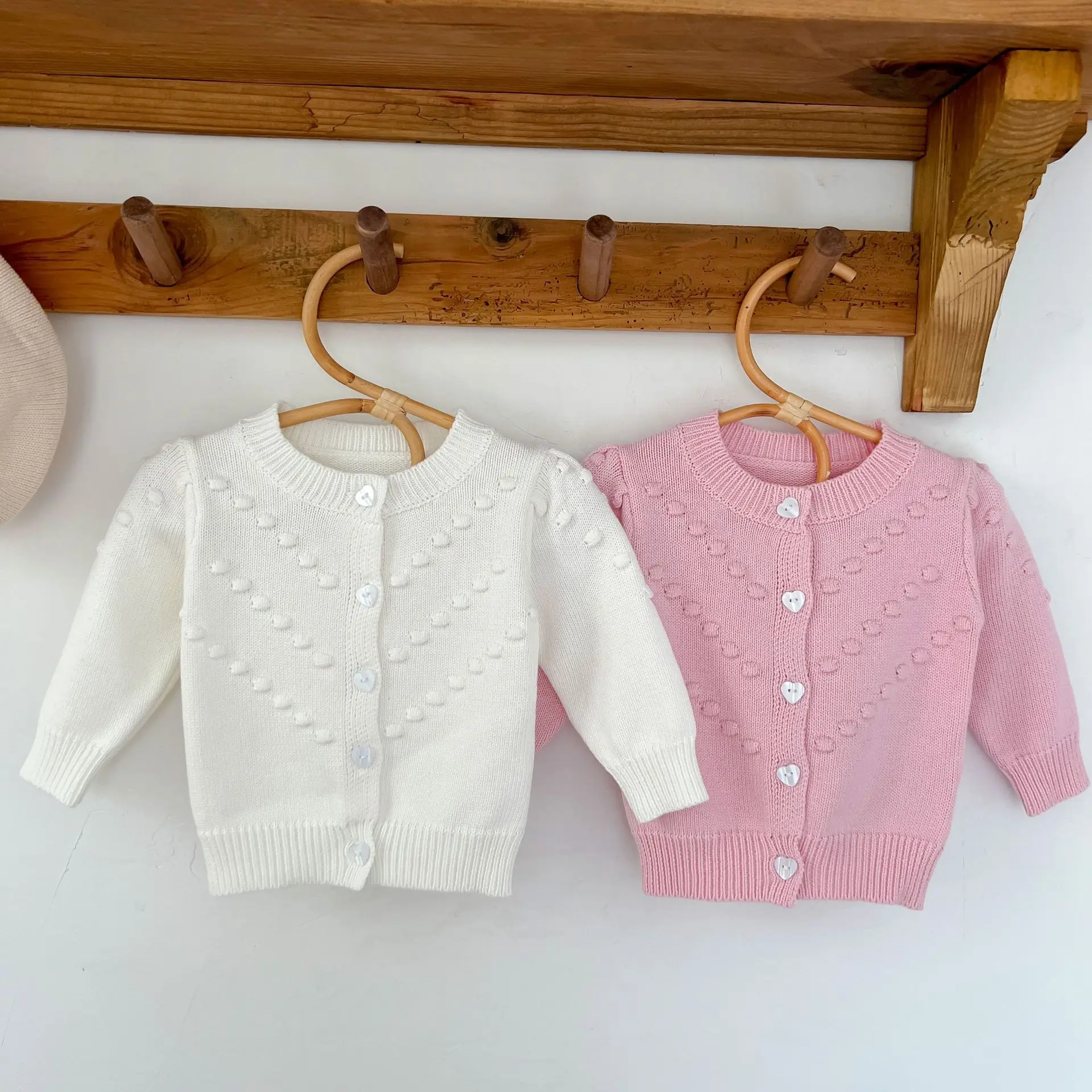 

Sweet Baby Girl Single Breasted Solid Sweater Bubble Ball Decorate Knitting Cardigan Full Sleeves Cotton Infant Girls Sweaters