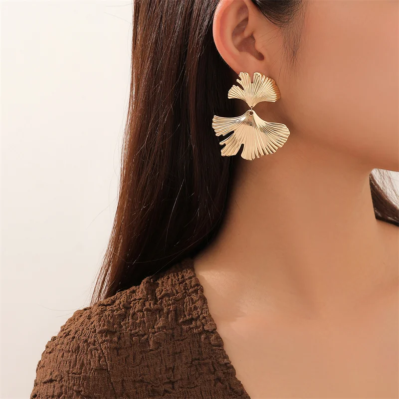 

Vintage Metal Gold Color Flower Big Earrings for Women 2023 New Fashion Floral Statement Earrings Jewelry Gift Wholesale
