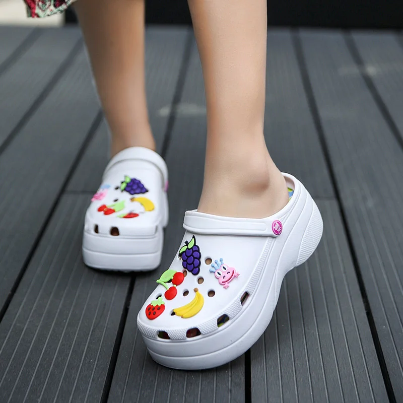 

2021 Summer Women Clogs Platform Garden Sandals Cartoon Fruit Slippers Slip On For Girl Beach Shoes Fashion Slides Outdoor