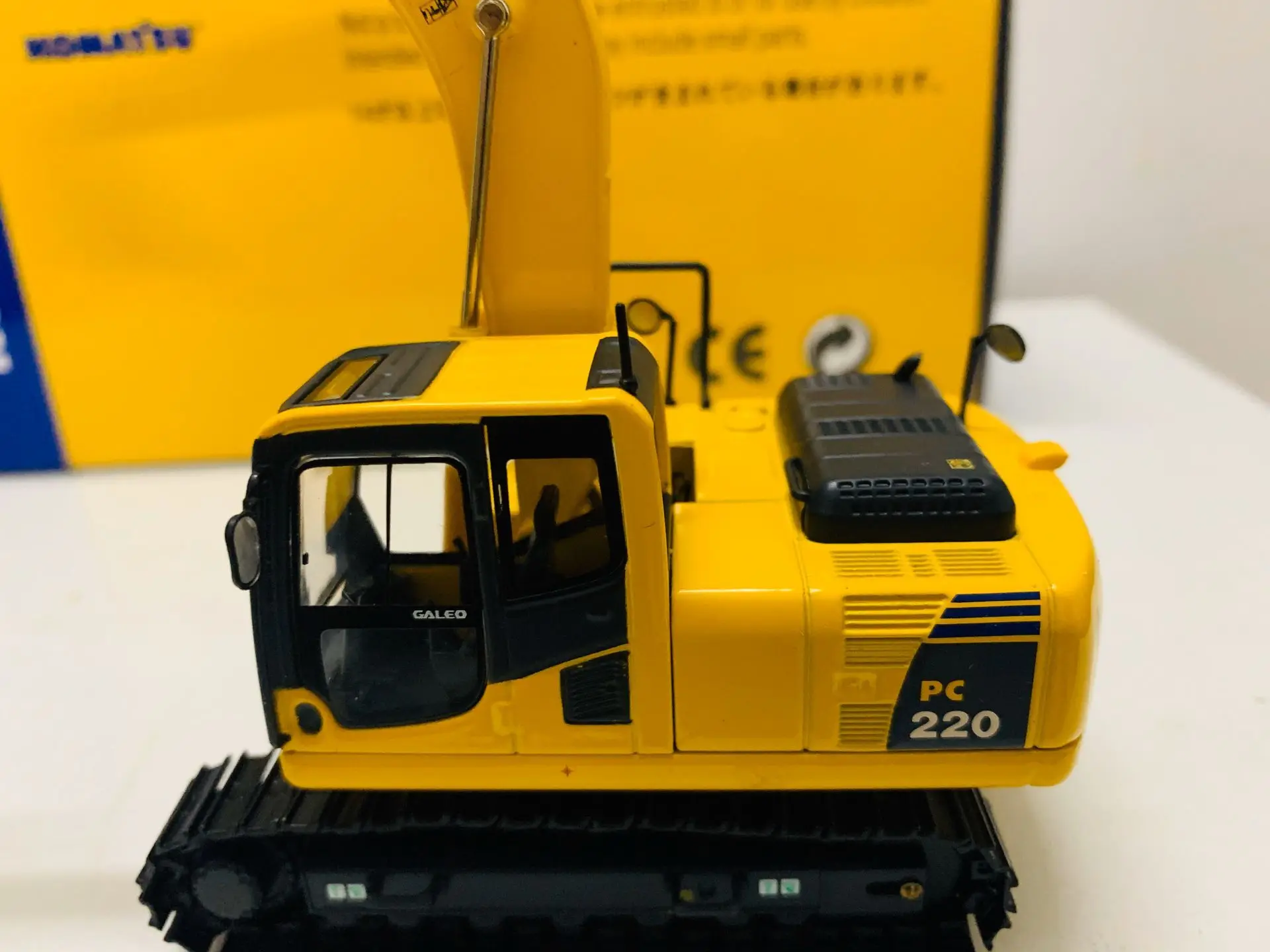 Komatsu PC220 экскаватор металлические гусеницы масштаб 1/50 литая модель новая в