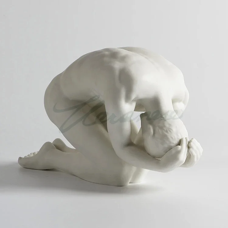 

Керамическая статуэтка обнаженного мужчины