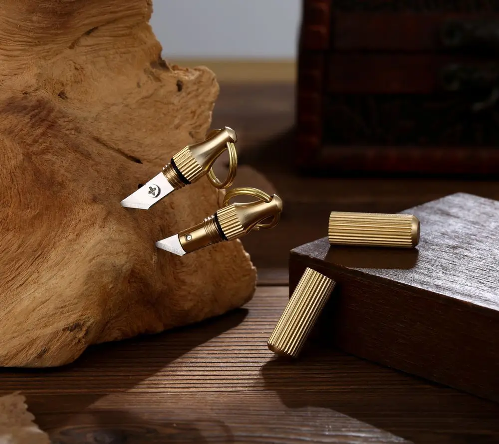 

1 шт. латунный Мини-нож в виде капсулы, многофункциональные инструменты для повседневного использования, портативный брелок для ключей, Дек...