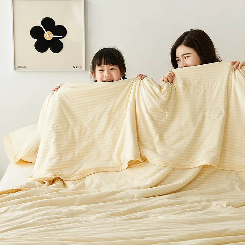 

Stay Cool and Comfortable All Summer with our Soybean Fiber Summer Cool Quilt - The Ultimate Solution for a Restful Night's Sle