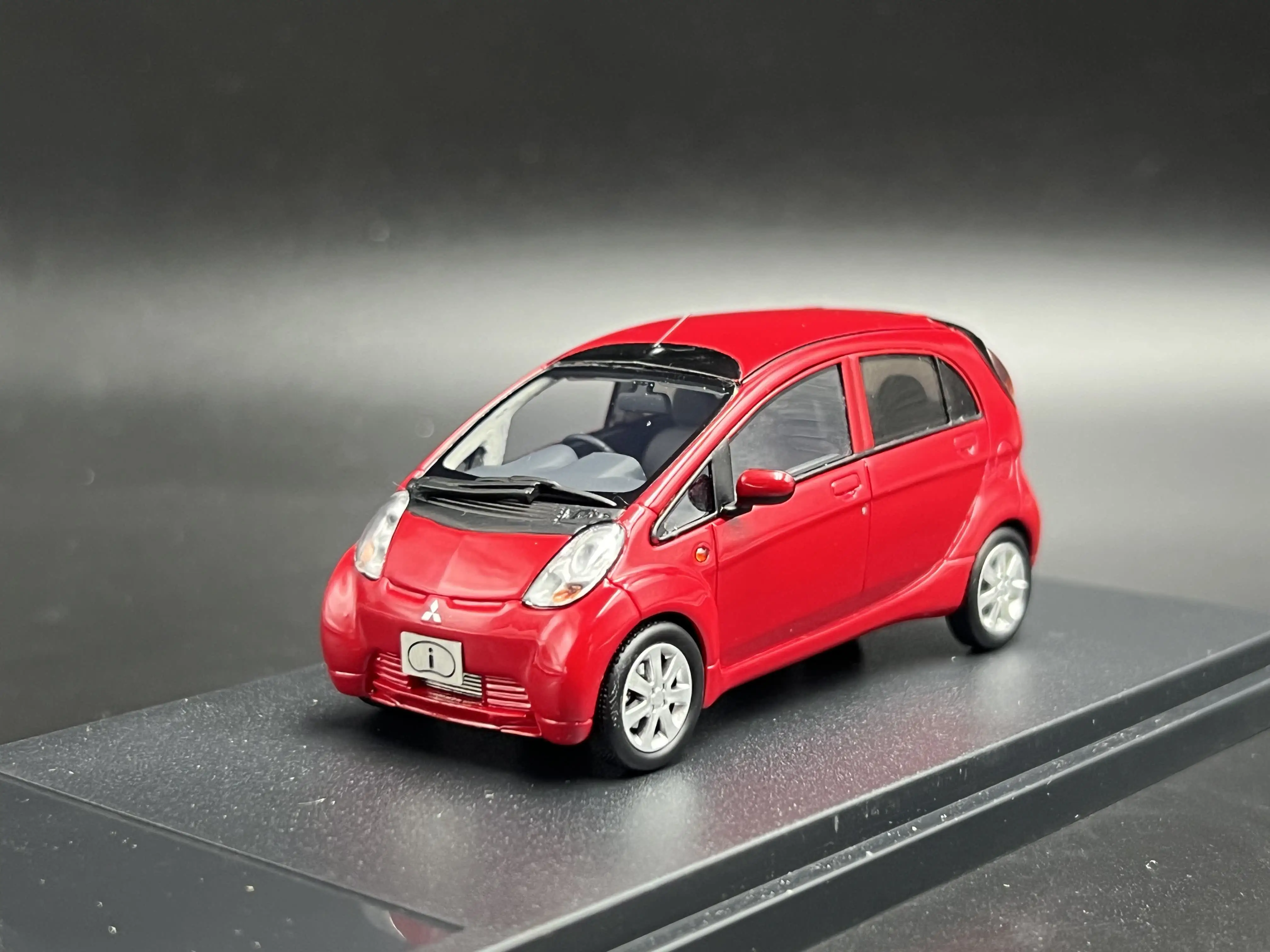 Фото Модель автомобиля Hi-Story 1:43 Mitsubishi I T 2010 из смолы №1