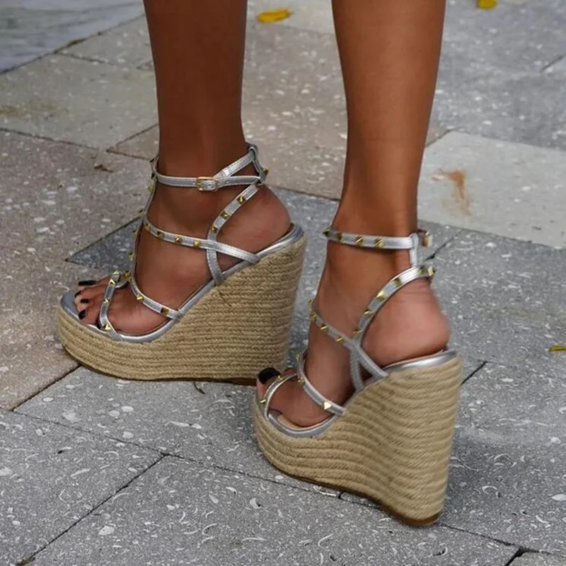

Fashion Gold Rivets Spiked Wedge Espadrille Sandals Silver Leather T Strap Weave Bride Platform Summer Dress Shoes