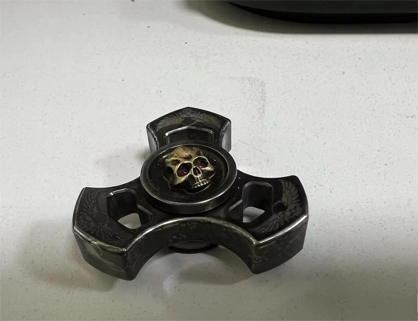 

Подержанные изделия стальное пламя трехстраничный верхний красный глаз скелет