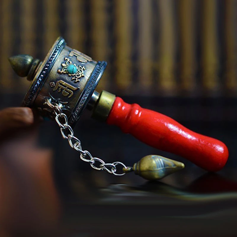 

Ручная работа с деревянной ручкой