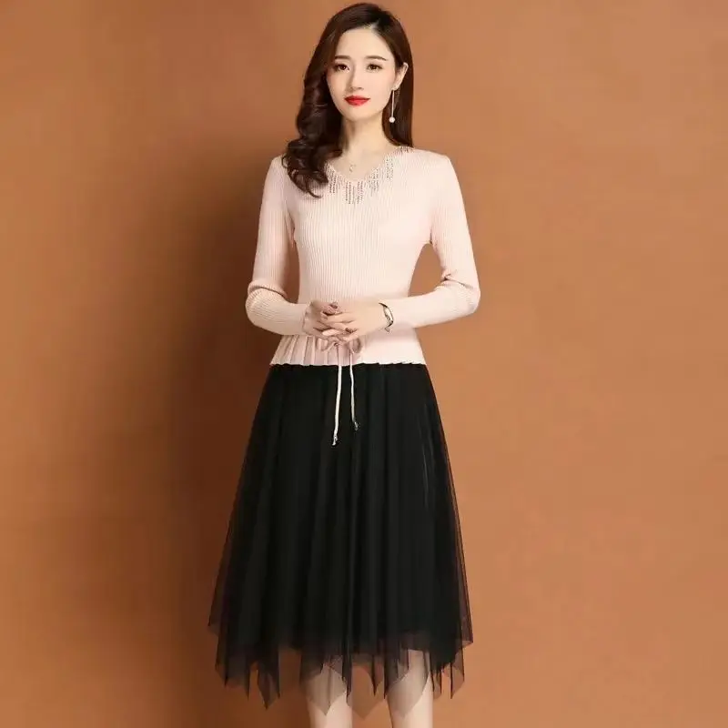 

Dress casual solid female 2023 autumn and winter new knitted dress fake two medium long -sleeved V -neck slimming dress tops