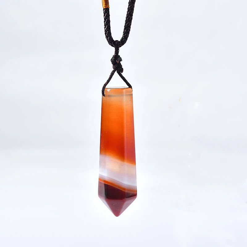 

1 шт., подвеска из сардоникса с кристаллами красного агата