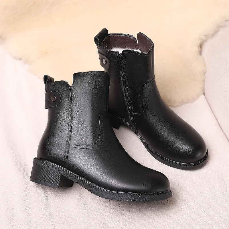AIYUQI Women Winter Boots Anti Slip 2023 New Genuine Leather Women Short Boots Large Size 41 42 43 Wool Women Motorcycle Boots