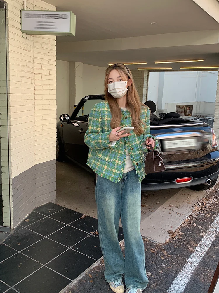 Куртка женская осенняя однобортная с длинным рукавом и круглым вырезом