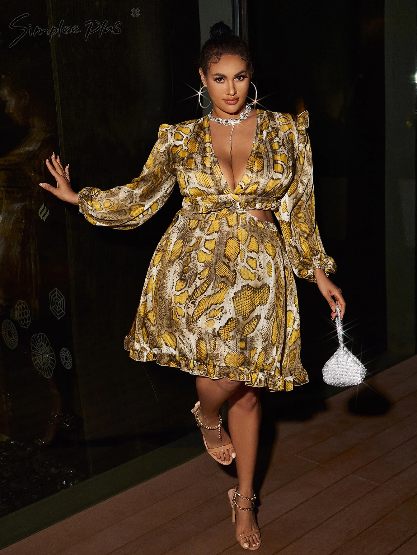 

Simplee Plus A-line sexy snakeskin women party dress plus size Club bandage backless mini dress Vintage lantern sleeve vestidos