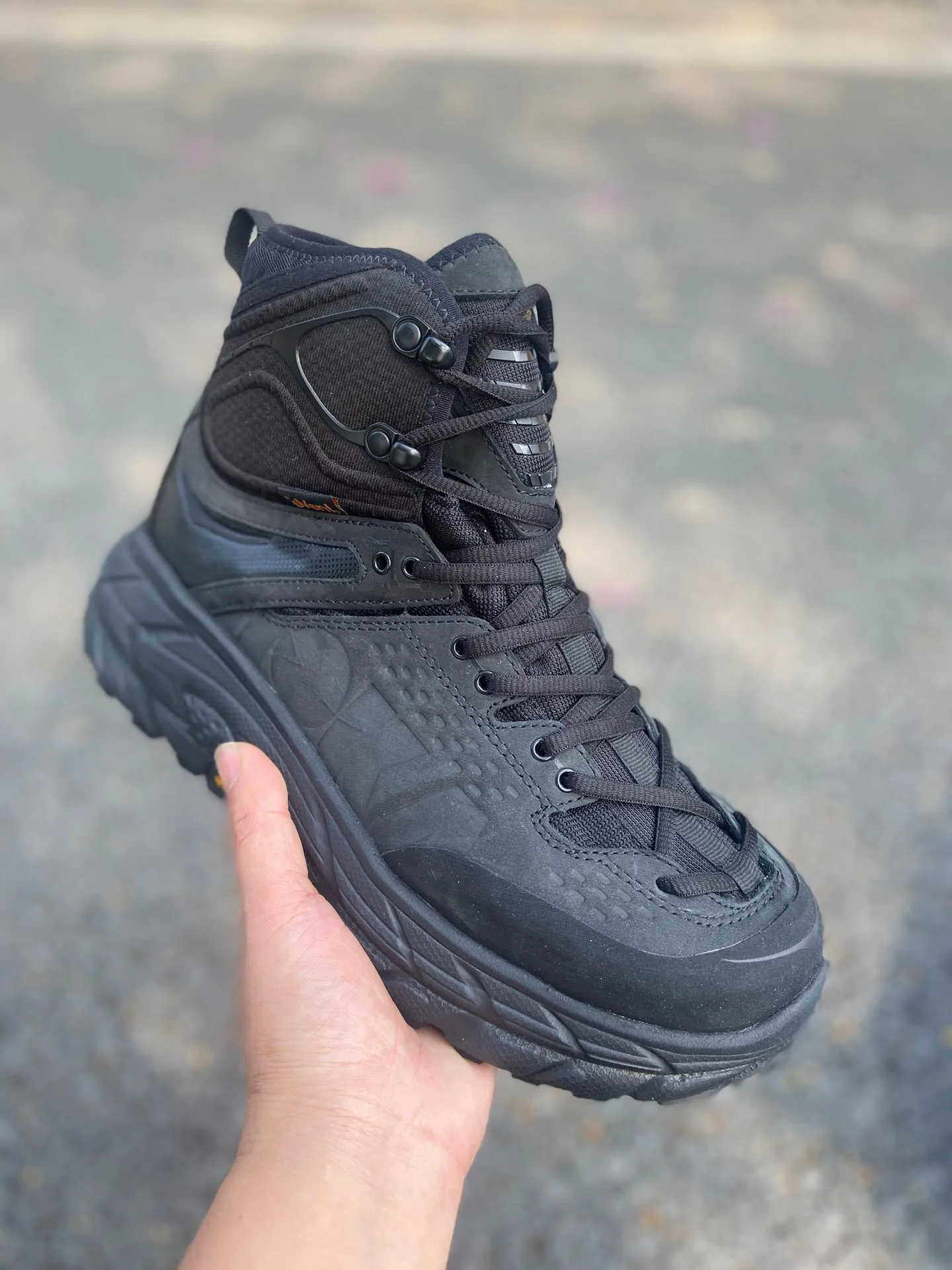 Men`s outdoor cowhide leather breathable thick sole hiking boots mens slip-resistant shockproof field trekking climbing boots