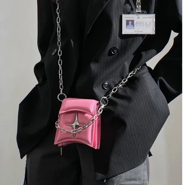 2023 new niche design dark black sweet cool wind Europe and the United States fashion Mansing mini chain crossbody bag