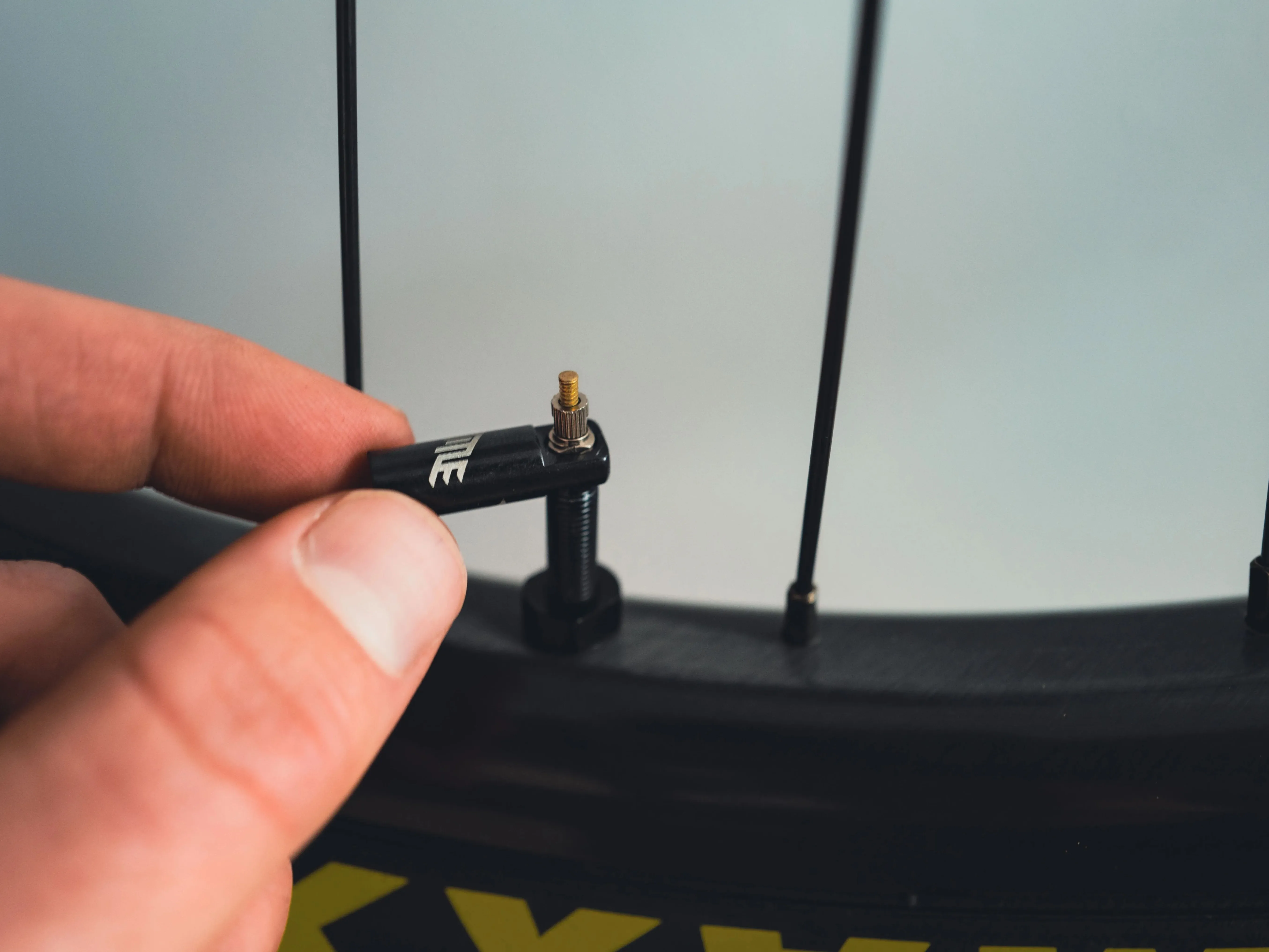 Комплект бескамерных клапанов крышка клапана состоит в качестве инструмента для