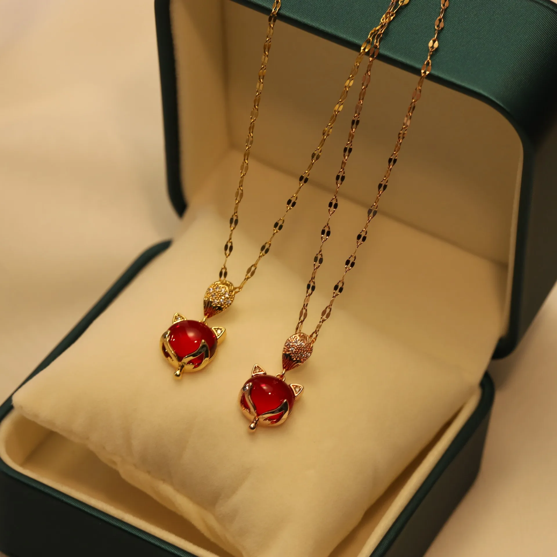 

Stylish Titanium Steel Necklace Pendant Garnet Red Crystal Fox Design Choker Jewelry For Women Party Gift