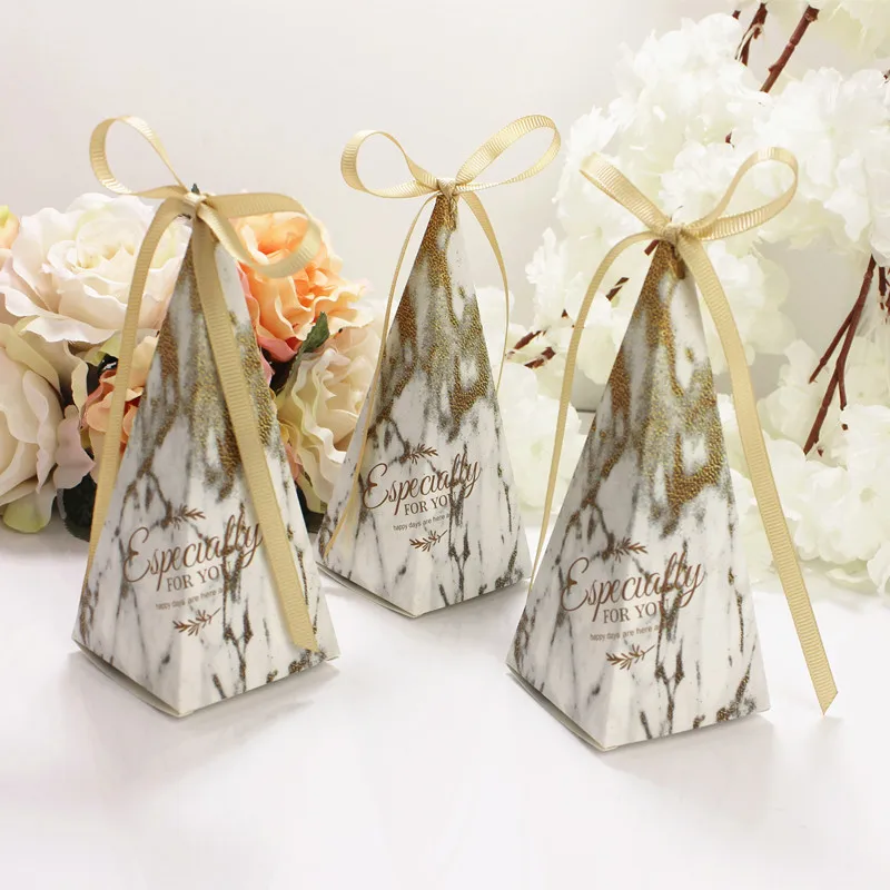 

Triangular Pyramid Wedding Favors Supplies Leaves Candy Boxes Gift Box Party Packaging Chocolate Box With Ribbon