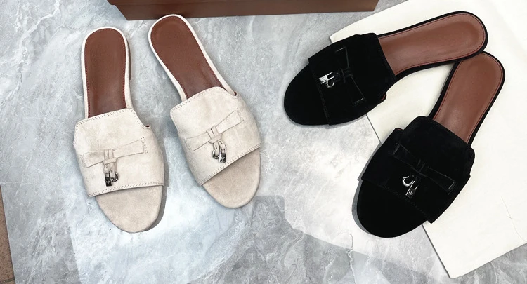 2023 Summer Flat Kid Suede Slippers Women Metal Lock Tie Decor Monochrome Open Toe Sandals Ladies Outdoor Holiday Casual Shoes