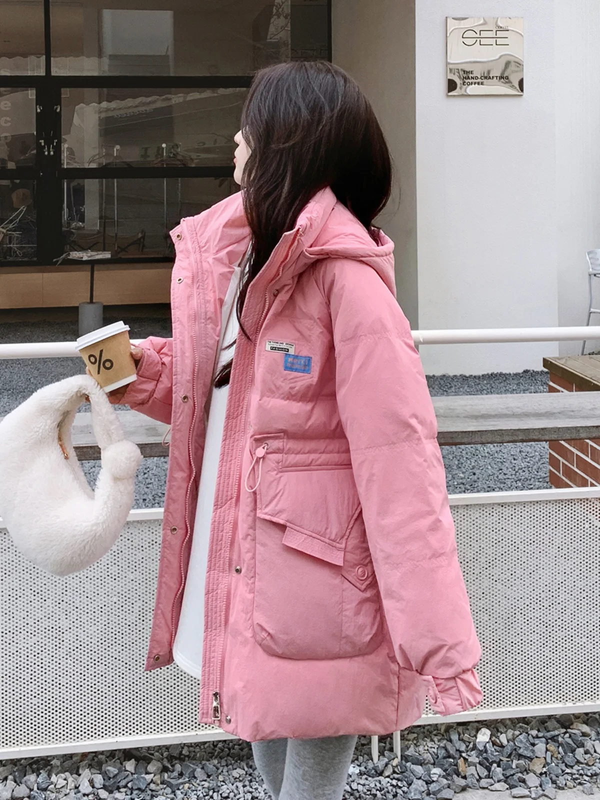 Розовый пуховик с капюшоном-карго женская зима 2024 новая корейская серия