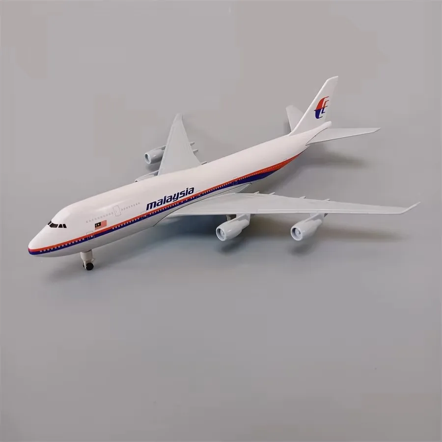 20 см сплав B747 Malaysia Airlines модель самолета 747 литая под давлением с колесами шасси
