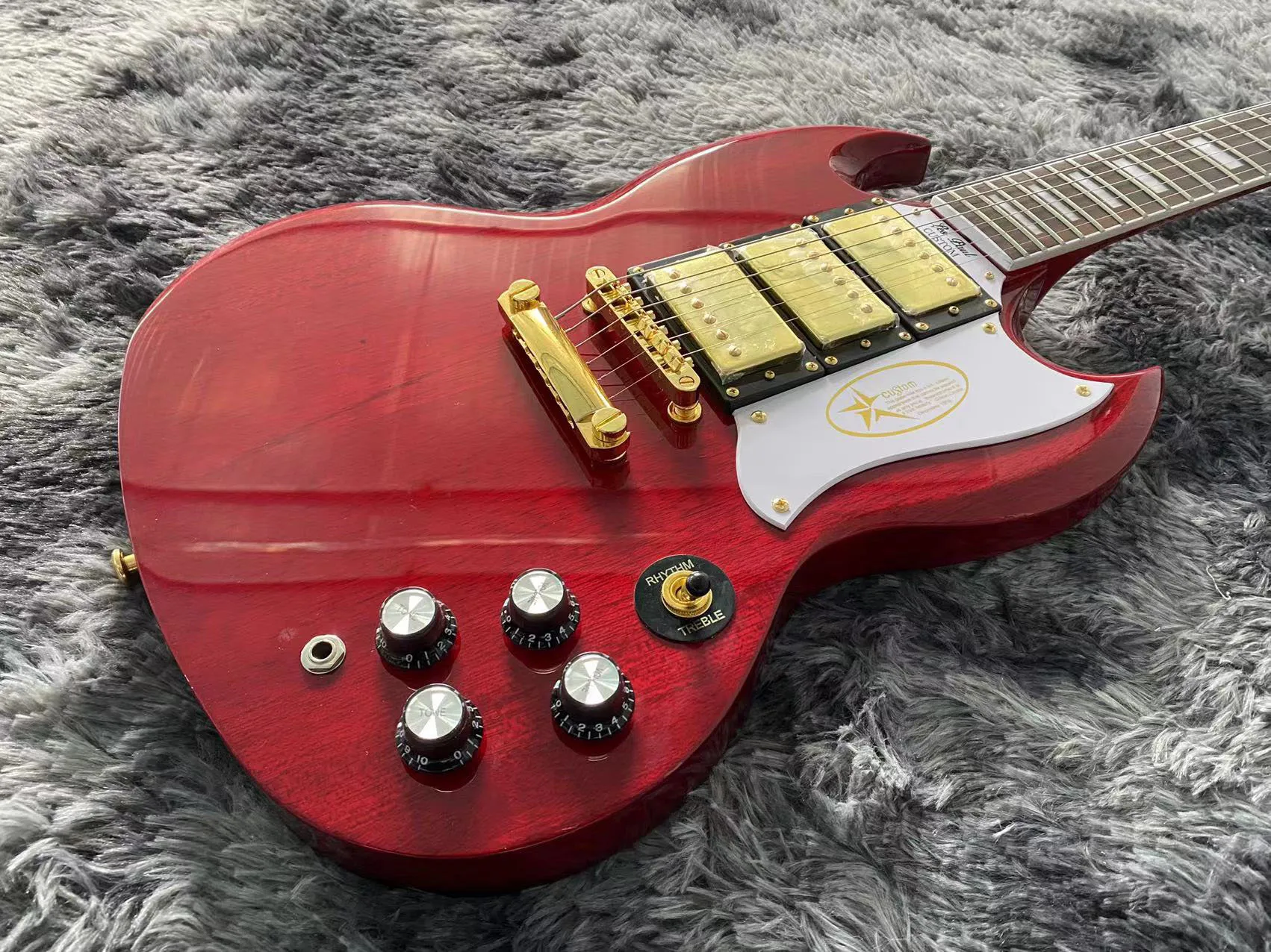 

Chinese Electric Guitar G S Transparent Red Color 3 Pickups Mahogany Body And Neck 6 Strings