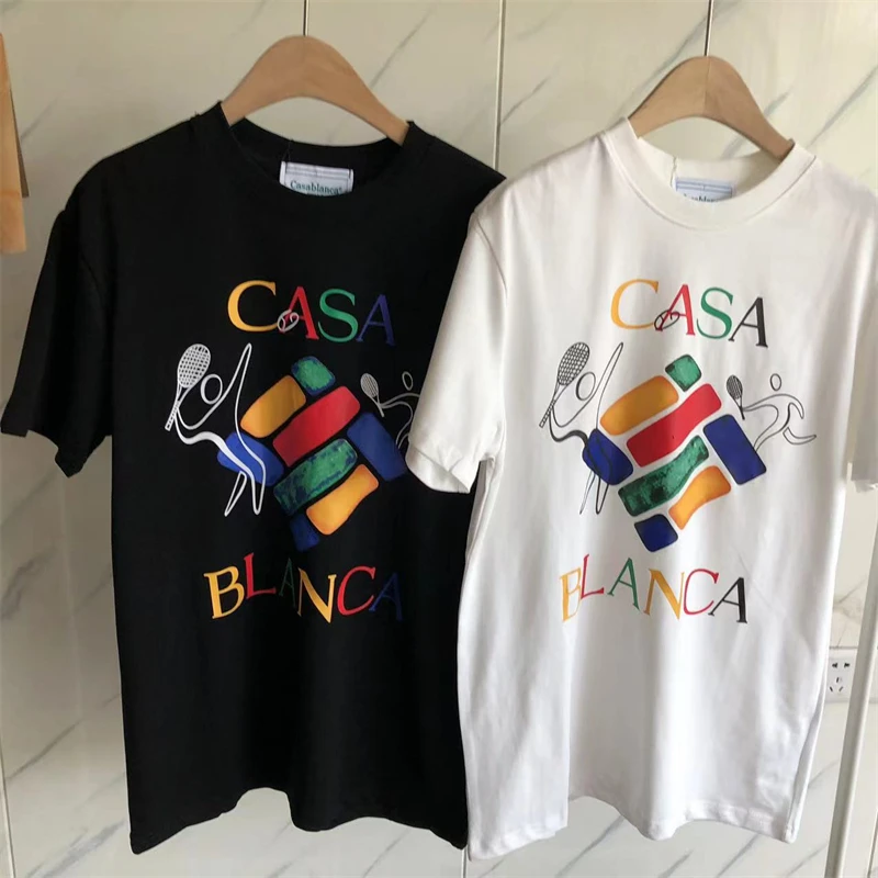 

23SS Новый стиль теннисная футболка с цветными буквами и логотипом Касабланка Мужская Женская футболка Топ с внутренней биркой