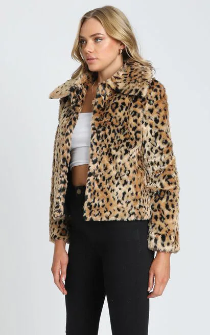 Women's Fur Jacket Autumn and Winter Leopard Print Lapel Plush Fashion Imitation Fur Coat Top Women Faux Fur Coat
