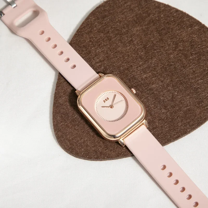 Часы наручные женские кварцевые с силиконовым ремешком повседневные спортивные