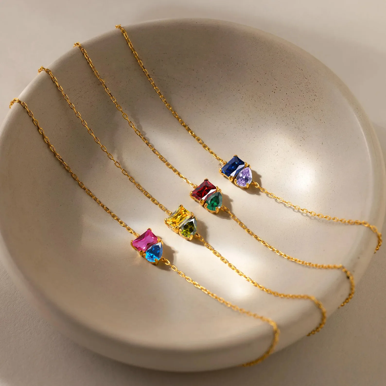 Фото Браслет St-Delan 12 Birthstone — формы капли и квадрата, из нержавеющей стали с 14-каратным золотым покрытием и цирконием №4