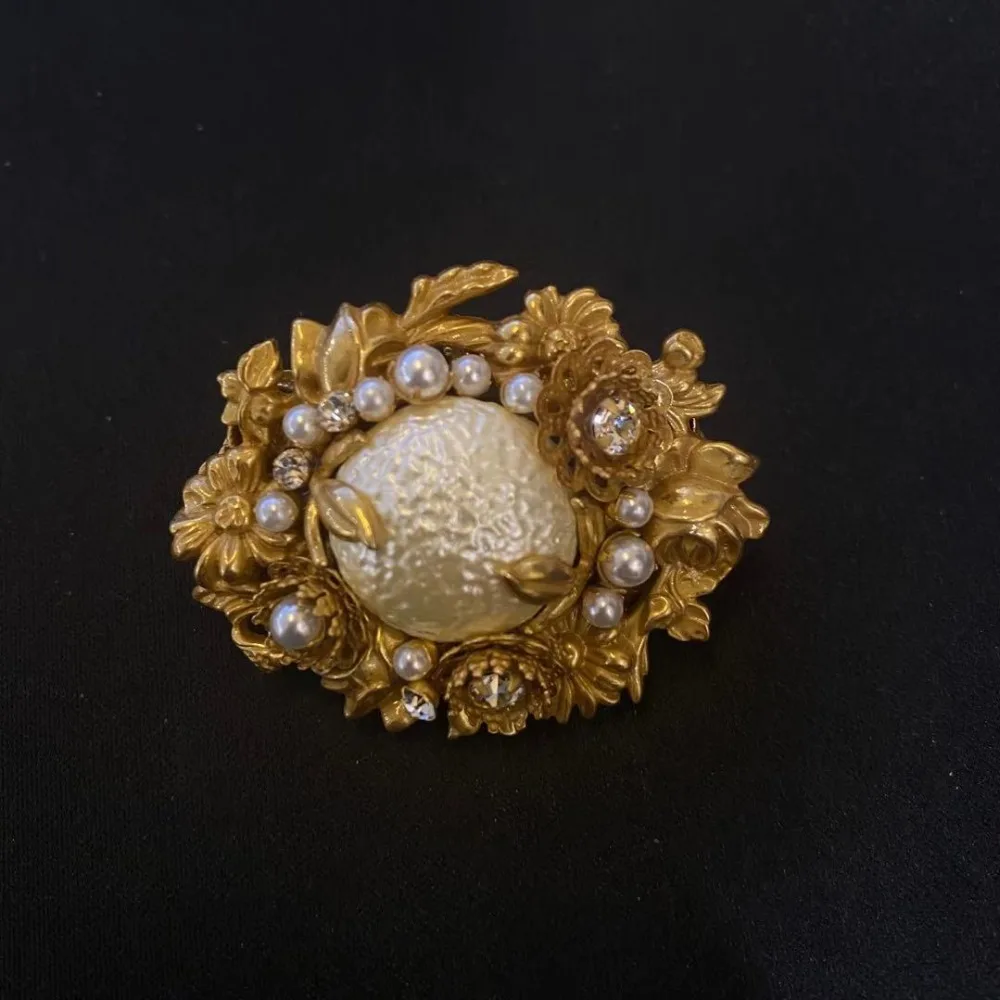 

European and American Western antique vintage palace light luxury pearl brooch