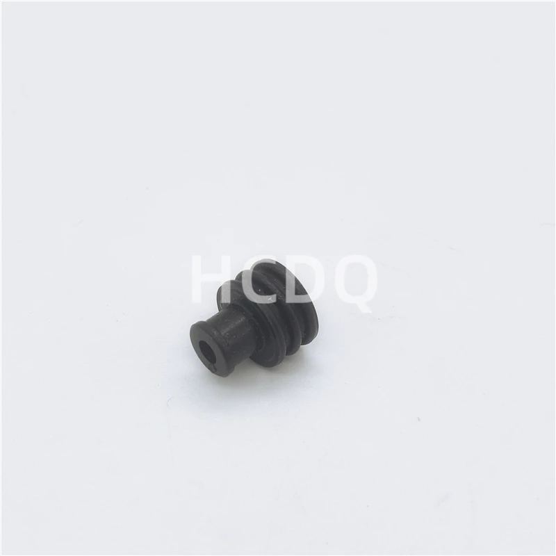100 PCS Original and genuine 7158-3083 automobile connector plug housing supplied from stock