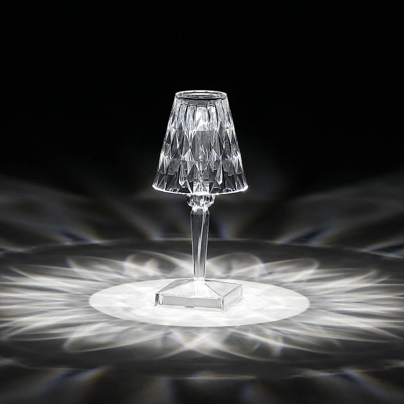

Designer Diamond Table Lamp Modern LED lamps for bedroom decoration Romantic Clear lampshade Living Room art deco night lights