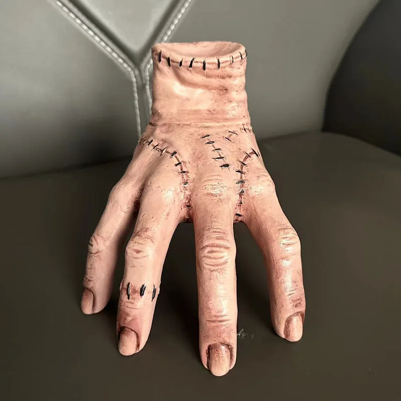 

Halloween Tricky Props Wednesday Addams Family Small Things PVC Broken Hand Model Home Ornaments Party Decoration Supplies Toy
