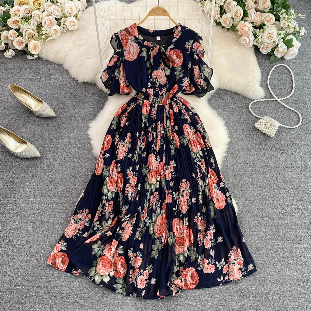 

Летнее легкое шифоновое плиссированное платье-трапеция с круглым вырезом, открытыми плечами и короткими рукавами