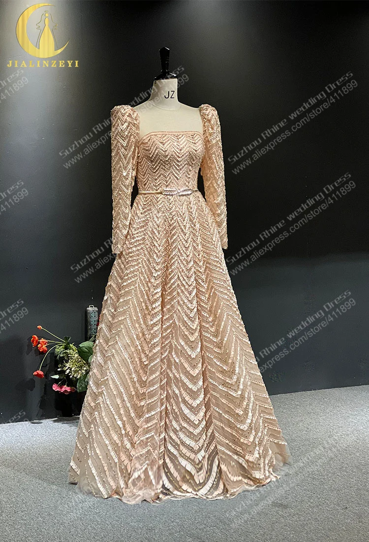 Рисунок 3 - Женское платье с длинным рукавом