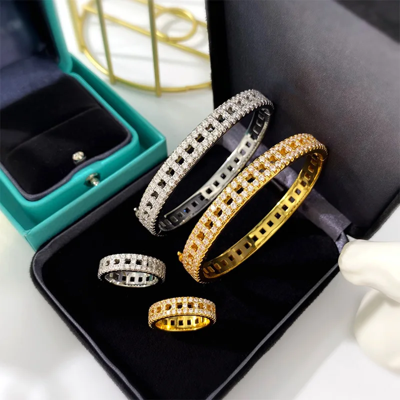 

European and American luxury full of zircon hollow T-shaped lovers bracelet