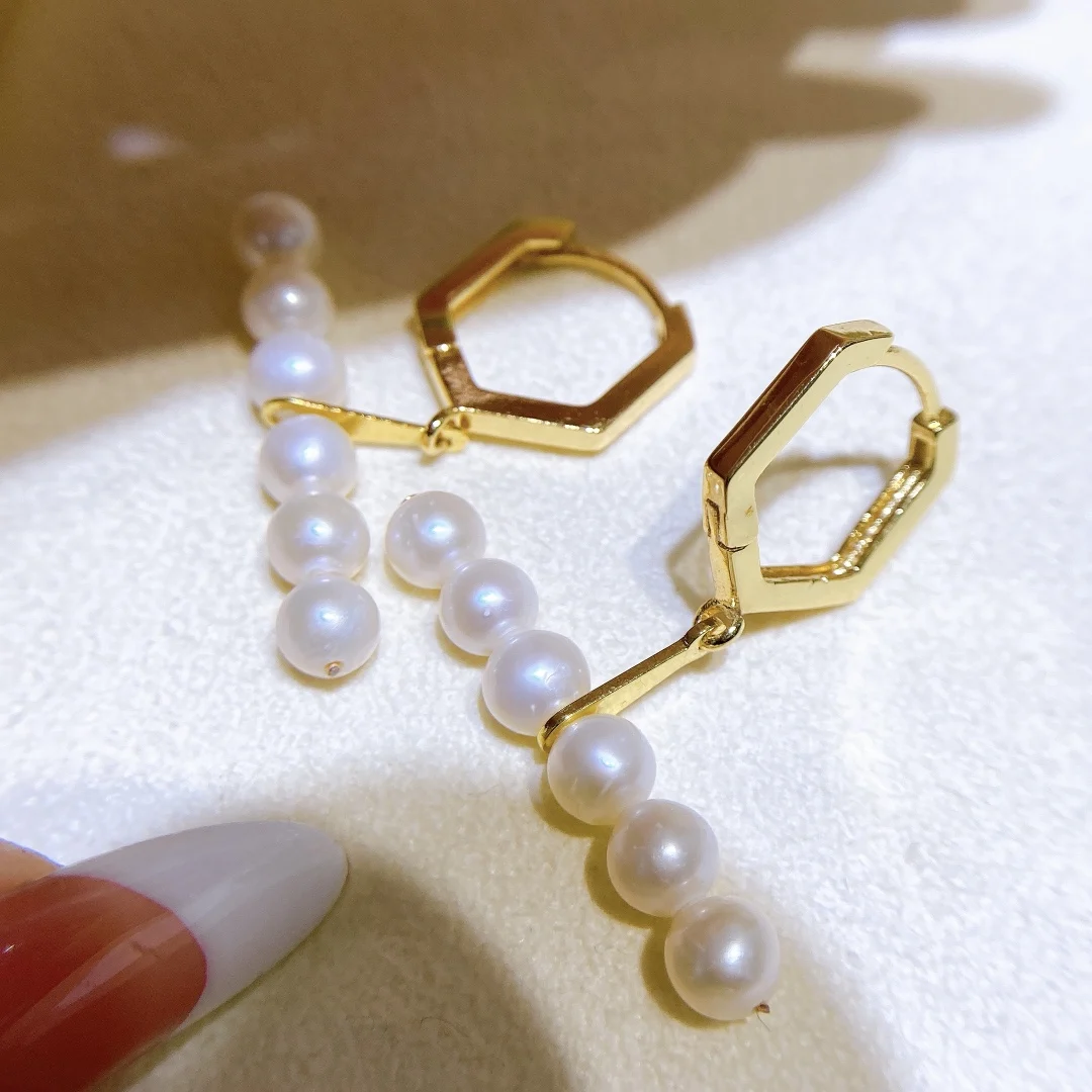 

2022 Balance Design Mini Natural Freshwater Pearl Beads Dangle Earrings Jewelry Gifts