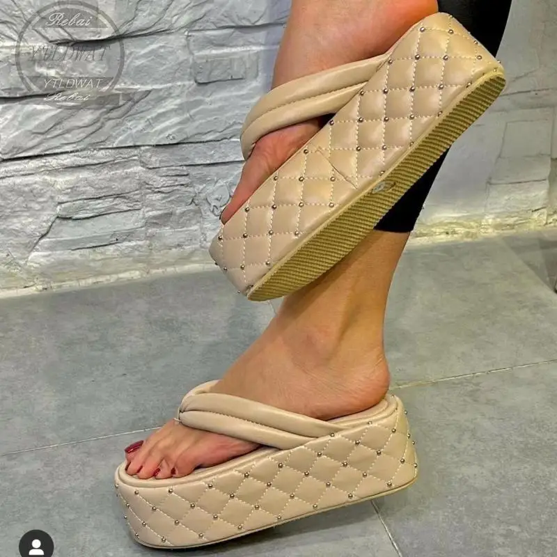 Thick-soled Fip-flops Women's European And American Fashion Muffins  Ladies Slippers 2022 NEW Summer New Outer Wear Sandals